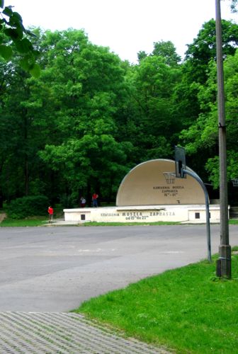 Muszla koncertowa w parku miejskim